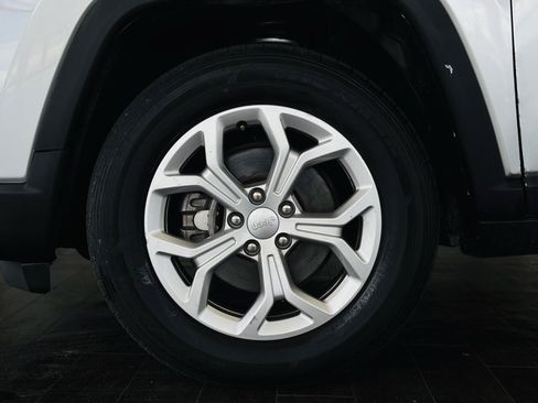 Used 2024 Jeep Compass Latitude AWD/4WD image 28