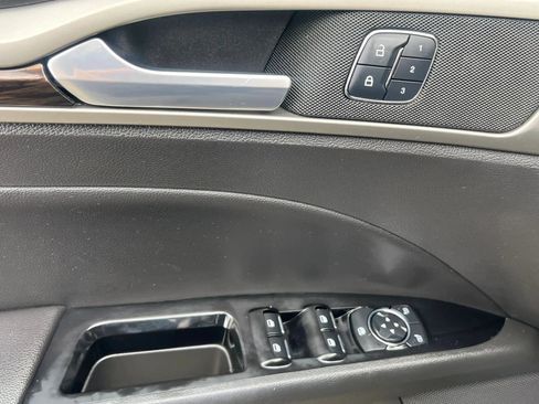 Used 2016 Ford Fusion SE w/ Equipment Group 202A FWD image 12