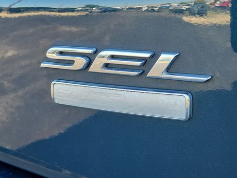 Used 2019 Ford Edge SEL w/ Equipment Group 201A AWD/4WD image 9