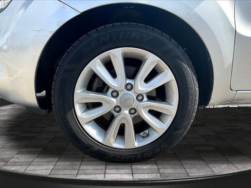 Used 2013 Kia Soul + FWD image 33