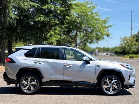 Used 2024 Toyota RAV4 SE w/ Weather & Moonroof Package AWD/4WD image 6