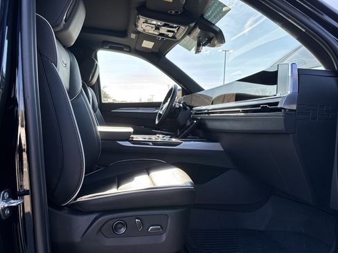 Used 2025 Cadillac Escalade Premium Luxury w/ Touring Package image 34