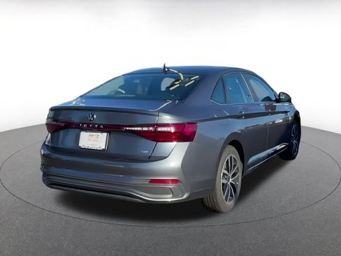 Used 2025 Volkswagen Jetta SE image 10