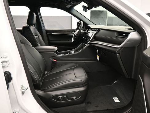 New 2026 Jeep Grand Cherokee Limited w/ Limited Altitude Package RWD image 39