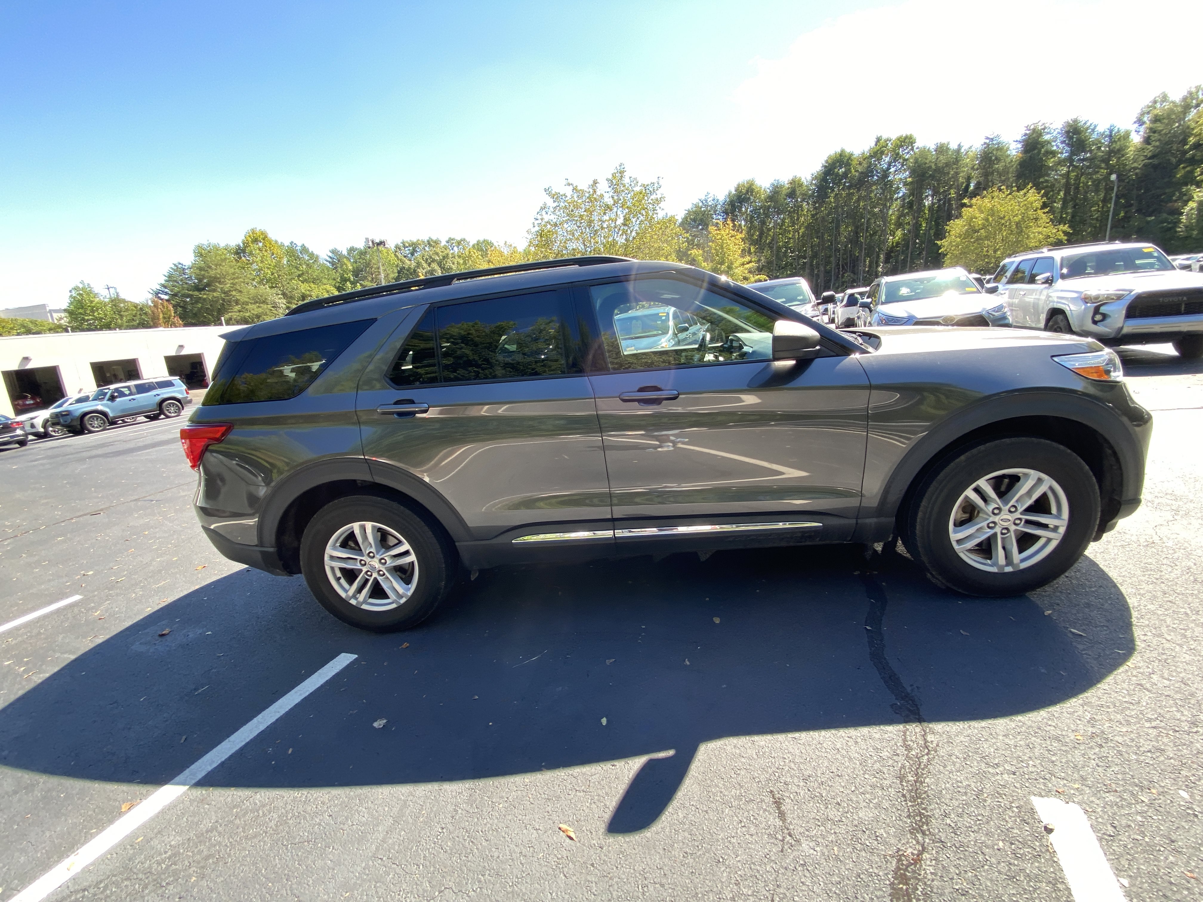 Used 2020 Ford Explorer XLT w/ Class III Trailer Tow Package AWD/4WD image 20