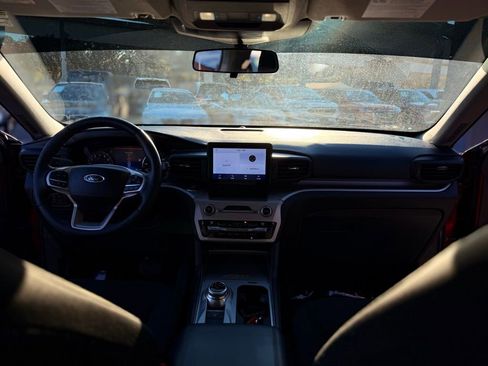 Used 2021 Ford Explorer XLT image 24