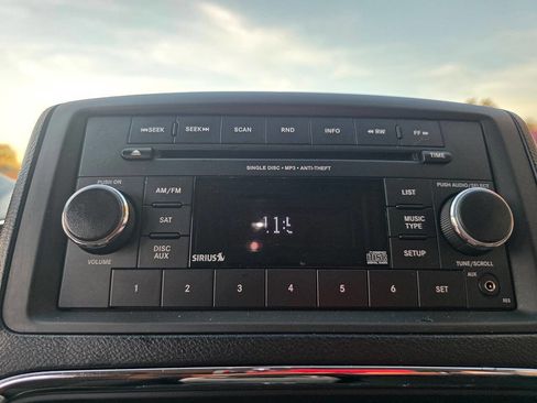 Used 2012 Dodge Grand Caravan Crew image 28