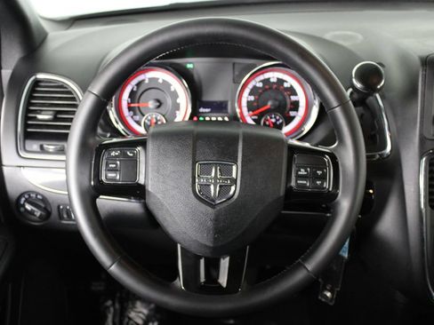 Used 2020 Dodge Grand Caravan SE FWD image 21