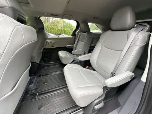Used 2024 Toyota Sienna XLE w/ XLE Plus Package AWD/4WD image 19