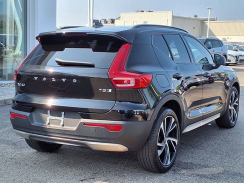 Used 2022 Volvo XC40 T5 R-Design w/ Advanced Package image 7