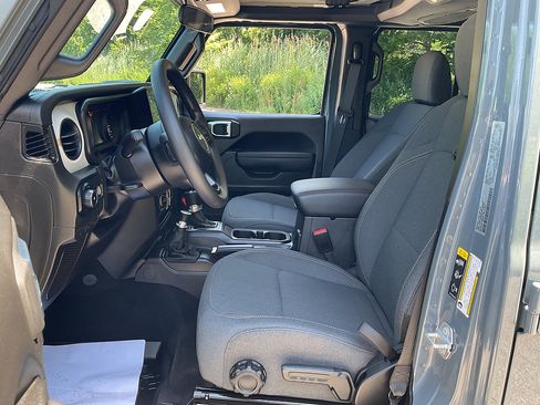 Used 2026 Jeep Wrangler Unlimited Sport AWD/4WD image 8