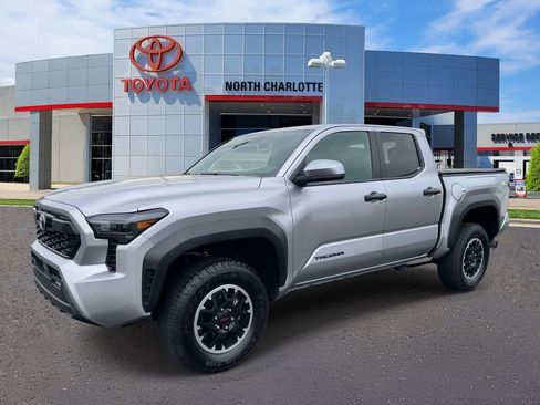 Used 2025 Toyota Tacoma TRD Off-Road AWD/4WD image 4