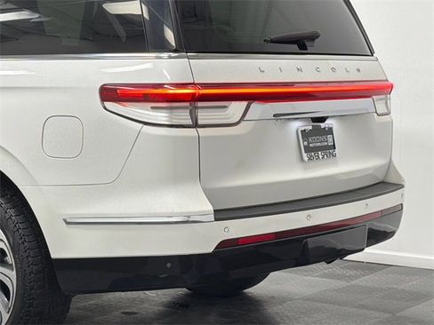 Used 2022 Lincoln Navigator L Reserve image 7