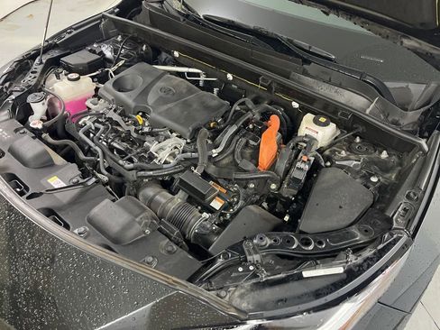 Used 2022 Toyota Venza Limited image 12