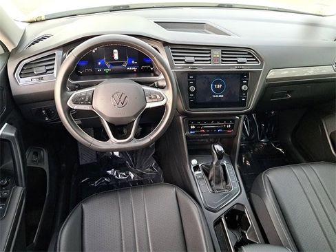 Certified 2023 Volkswagen Tiguan SE image 13