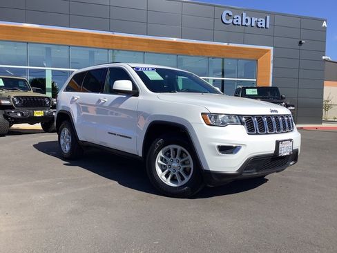 Used 2018 Jeep Grand Cherokee Laredo image 2
