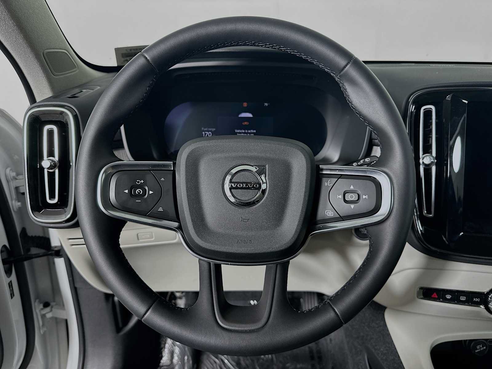 Used 2026 Volvo XC40 B5 Ultra w/ Climate Package AWD/4WD image 11