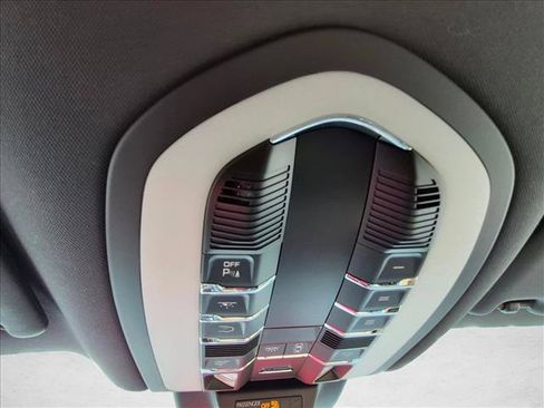 Used 2018 Porsche Macan S AWD/4WD image 11