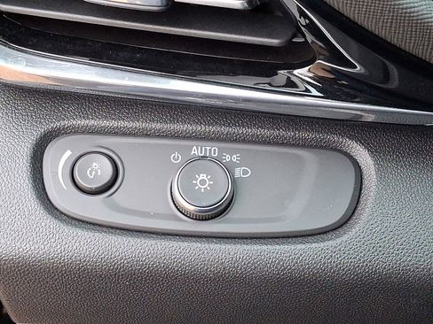 Used 2025 Buick Envista Sport Touring image 23