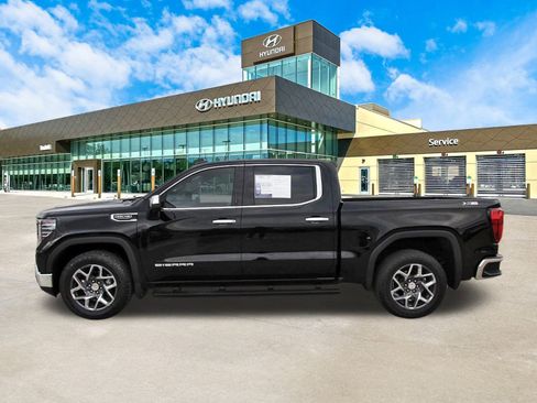 Used 2022 GMC Sierra 1500 SLT w/ SLT Convenience Package image 9