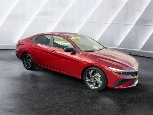 Certified 2025 Hyundai Elantra Sport image 4