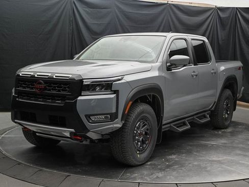 Used 2025 Nissan Frontier PRO-4X w/ Pro Convenience Package image 6