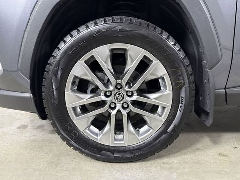 Used 2020 Toyota RAV4 XLE Premium image 13