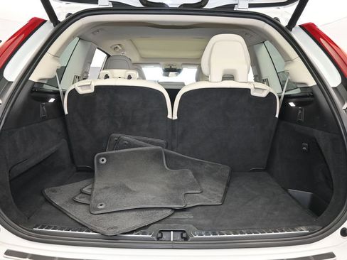 Used 2020 Volvo XC90 T5 Momentum w/ Protection Package Premier image 38