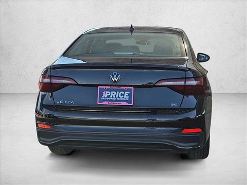 Used 2024 Volkswagen Jetta SE FWD image 7