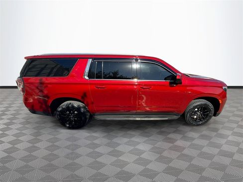 Used 2021 Chevrolet Suburban LT image 9