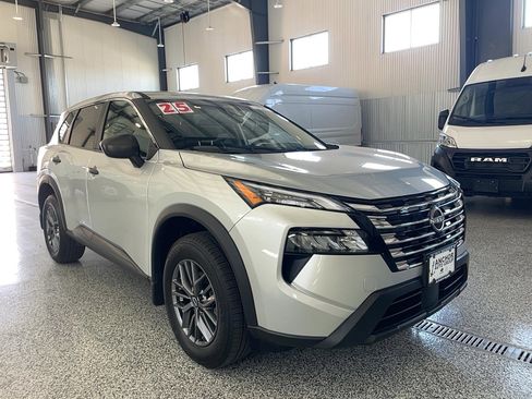 Used 2025 Nissan Rogue S AWD/4WD image 1