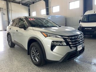 Used 2025 Nissan Rogue S AWD/4WD video 1