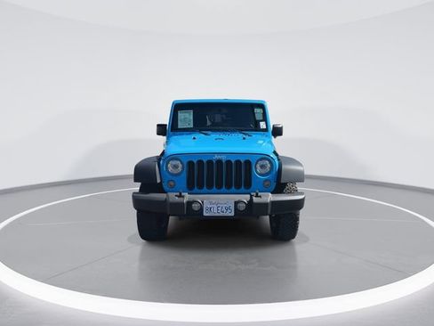 Used 2018 Jeep Wrangler Unlimited Rubicon w/ Connectivity Group AWD/4WD image 3