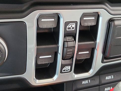 Used 2020 Jeep Wrangler Unlimited Sport AWD/4WD image 25