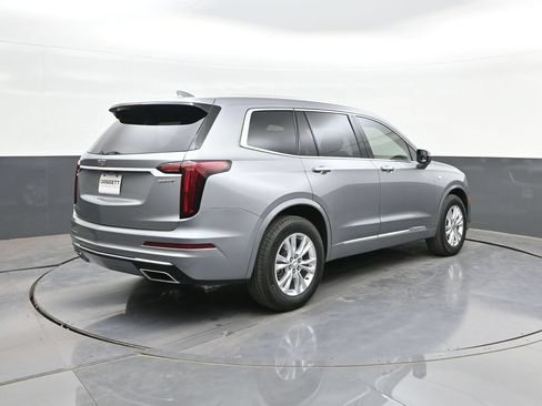 Used 2025 Cadillac XT6 Luxury FWD image 11