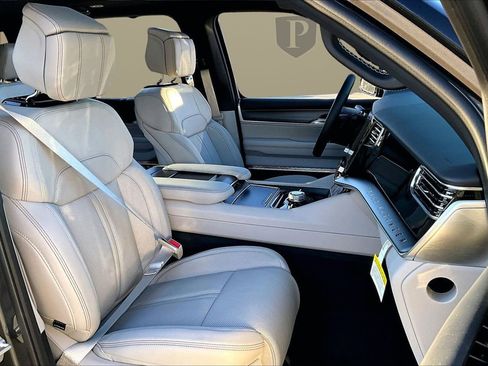 New 2026 Jeep Grand Wagoneer Summit w/ Premium Group III image 23