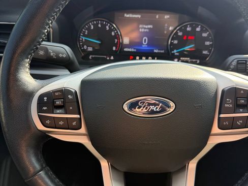 Used 2022 Ford Explorer XLT w/ Equipment Group 202A AWD/4WD image 16