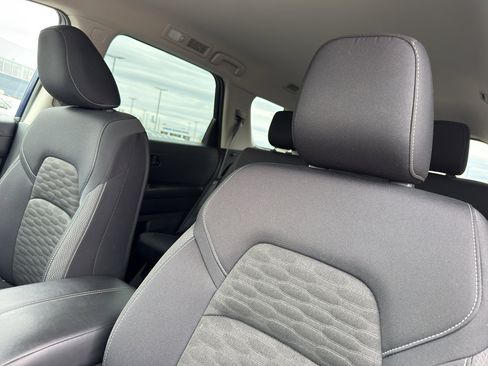 Certified 2025 Nissan Pathfinder SV image 27