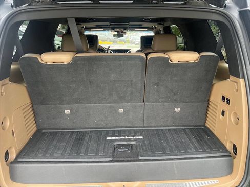 Used 2019 Cadillac Escalade Platinum image 18