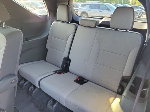 Certified 2025 Chevrolet Traverse LT FWD image 17