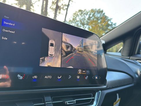 New 2026 Chevrolet Equinox EV LT image 23