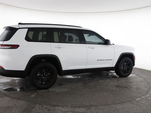 Used 2025 Jeep Grand Cherokee L Altitude AWD/4WD image 13