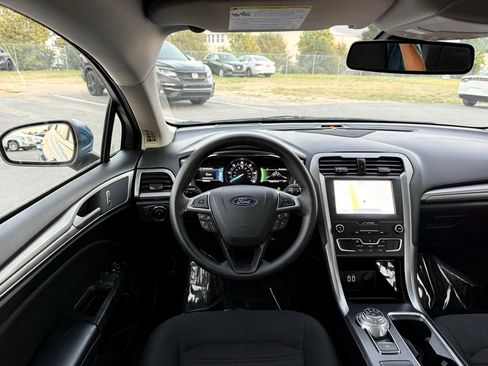 Used 2020 Ford Fusion SE image 25