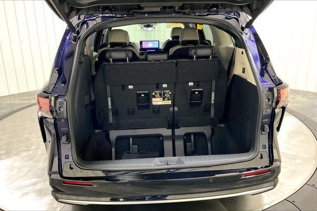 Used 2026 Toyota Sienna Limited AWD/4WD image 40