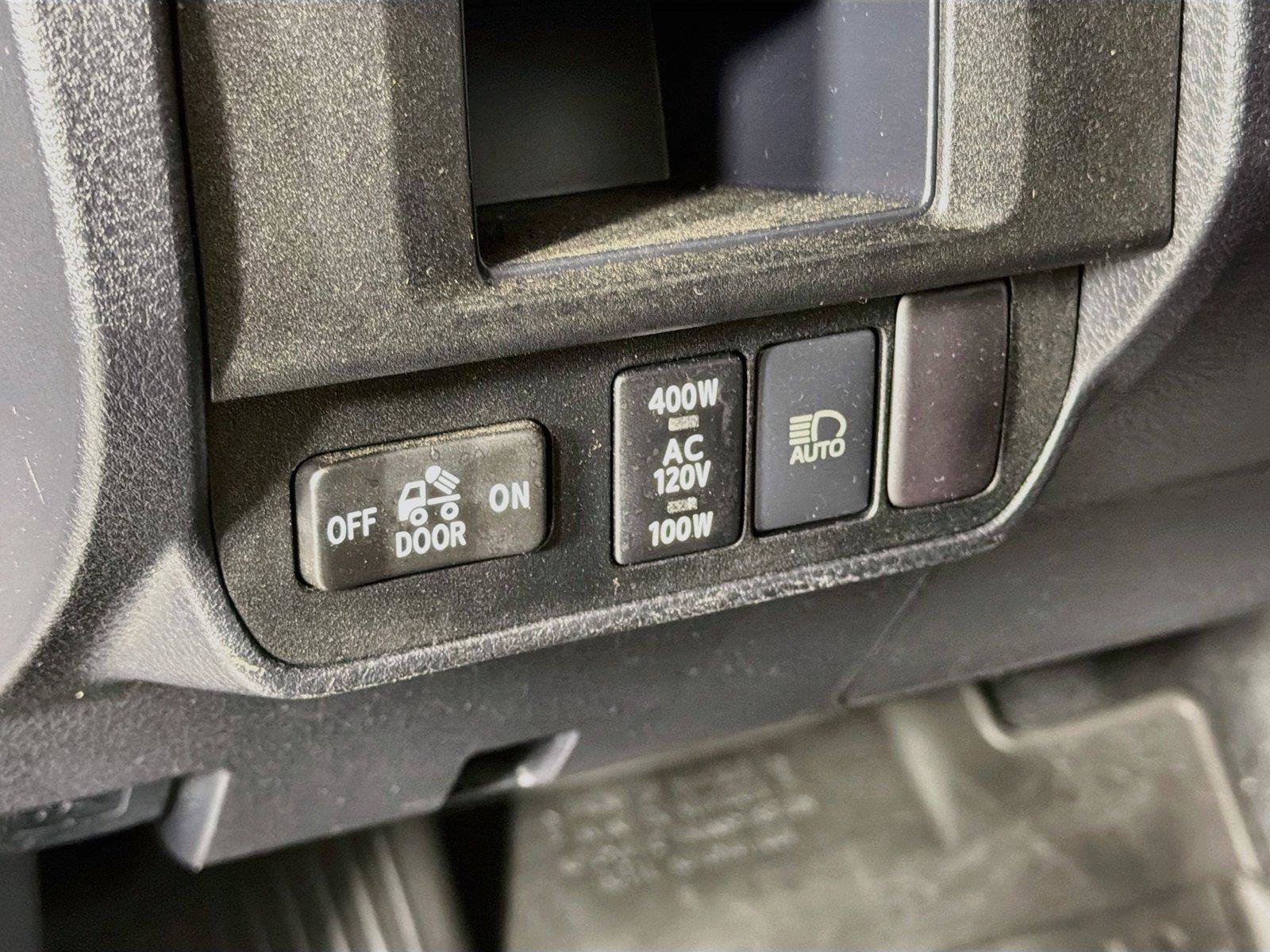 Used 2018 Toyota Tacoma TRD Sport w/ Technology Package RWD image 10