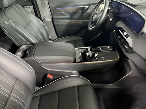 Used 2025 Buick Enclave Avenir AWD/4WD image 45