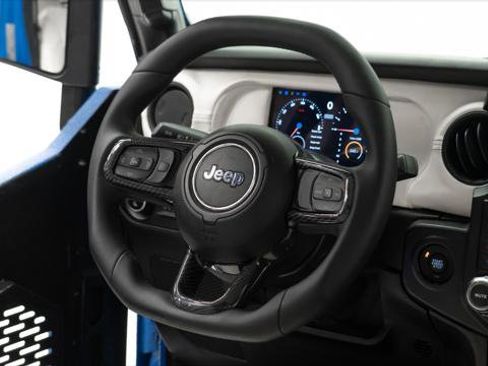 Used 2021 Jeep Gladiator Sport image 27