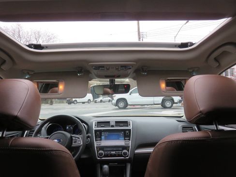 Used 2018 Subaru Outback 2.5i Touring image 12