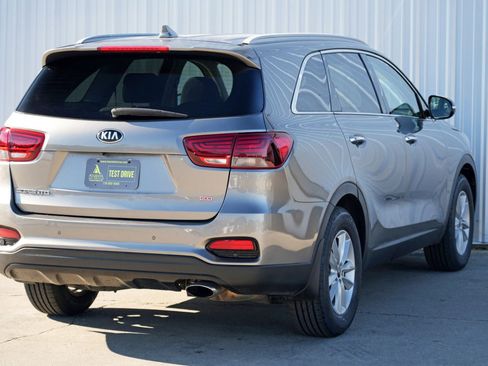 Used 2019 Kia Sorento LX w/ LX Convenience Package image 49