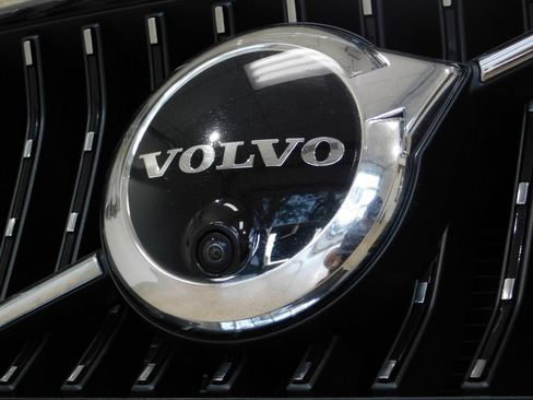 Used 2022 Volvo V90 B6 Cross Country AWD/4WD image 9